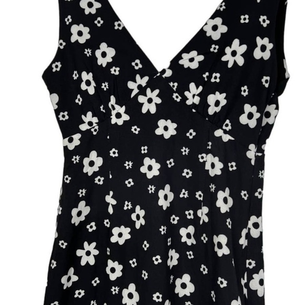 Princess Polly Quincy Mini Dress Black White Daisy Floral V-Neck Size US 2 NEW - Picture 5 of 9